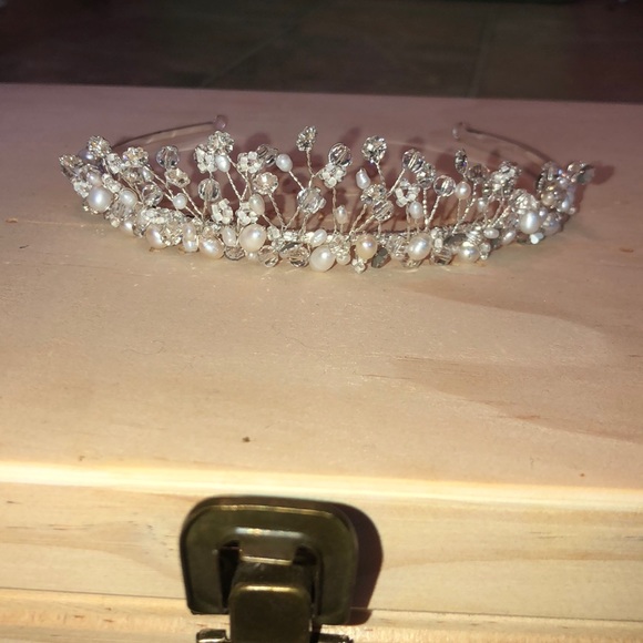 Formal Tiara - Picture 1 of 1